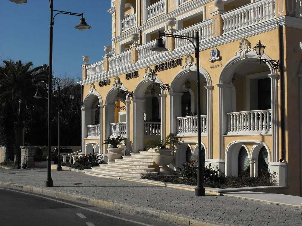 Grand Hotel President Olbia 4*,
