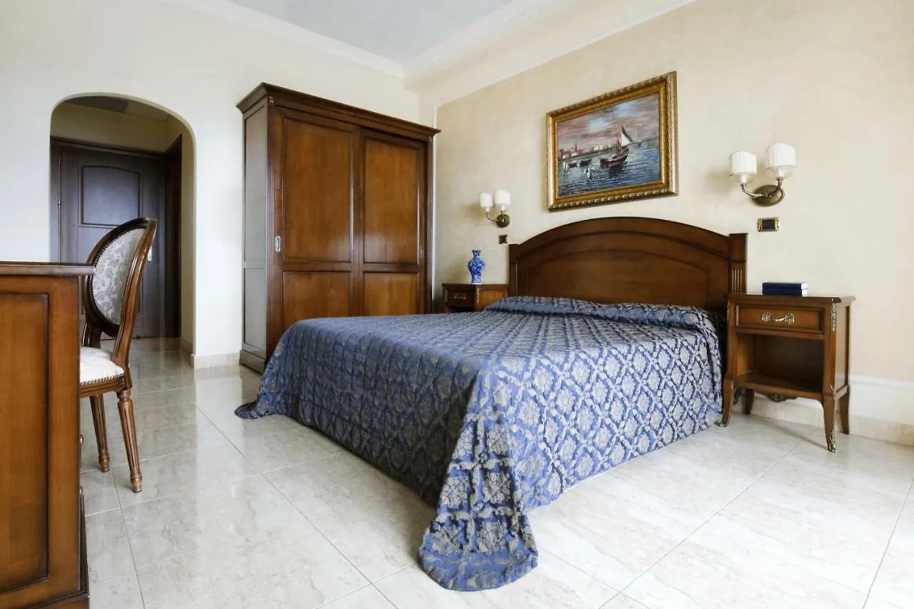 ****  Grand Hotel President Ольбия Италия